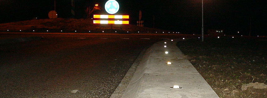 glass-reflective-road-studs
